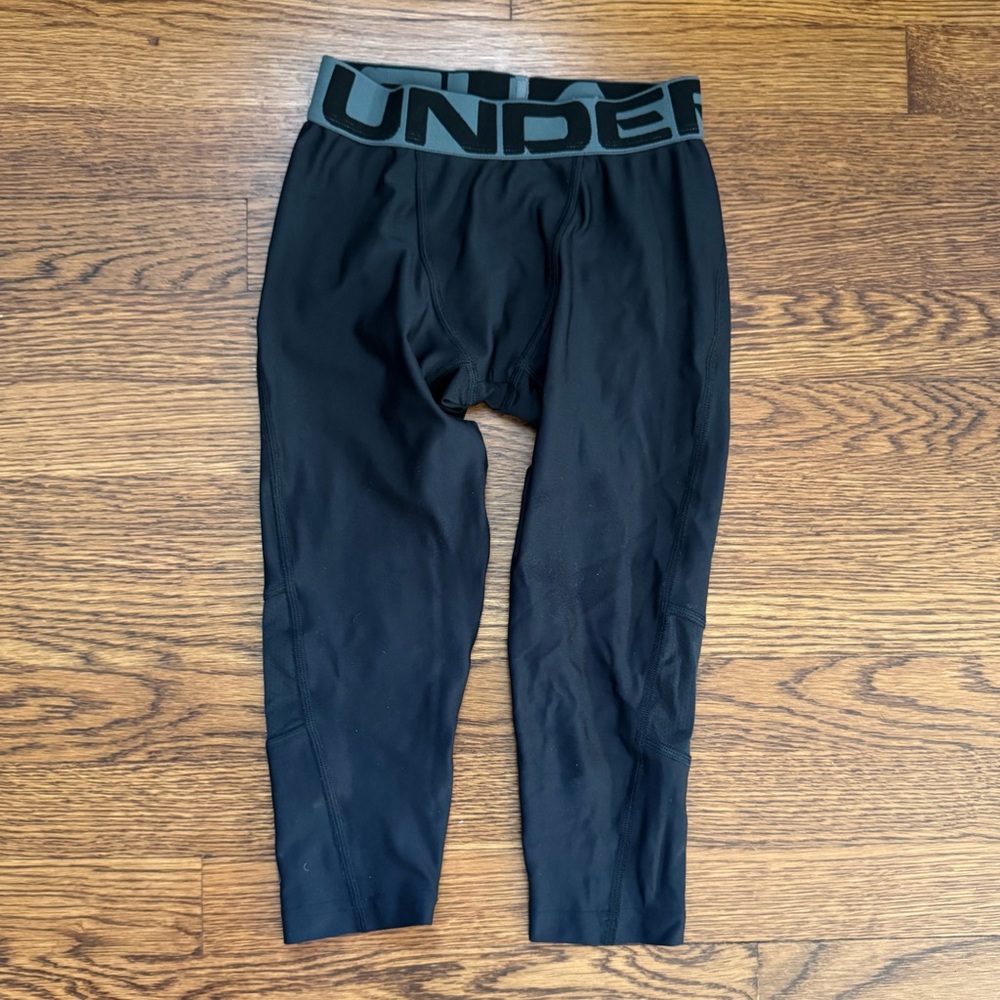 Under Armour boys 3/4 leggings. Size small. NWOT